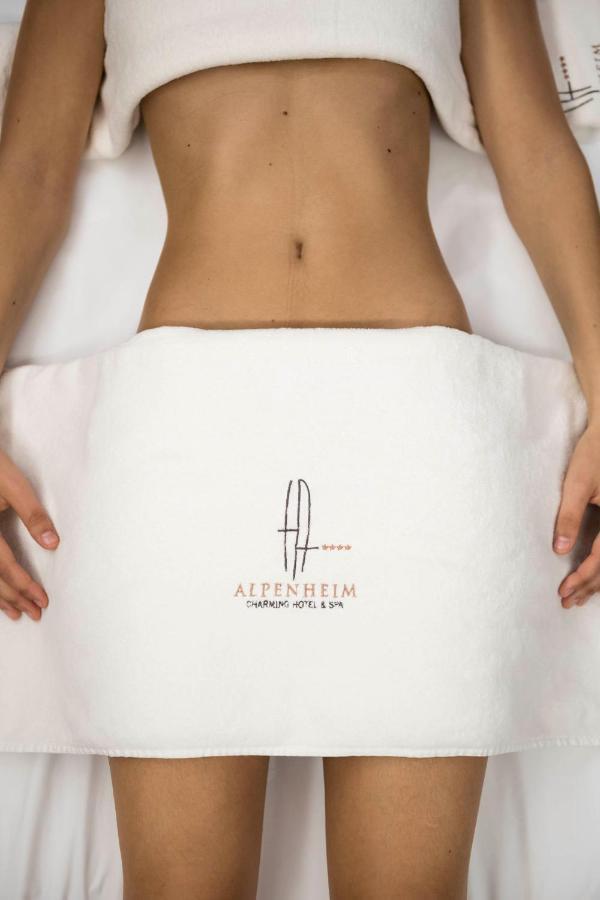 Alpenheim Charming & Spa Hotel Ortisei Ngoại thất bức ảnh