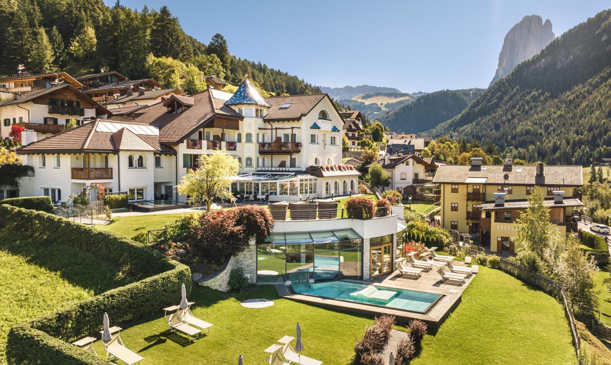 Alpenheim Charming & Spa Hotel Ortisei Ngoại thất bức ảnh
