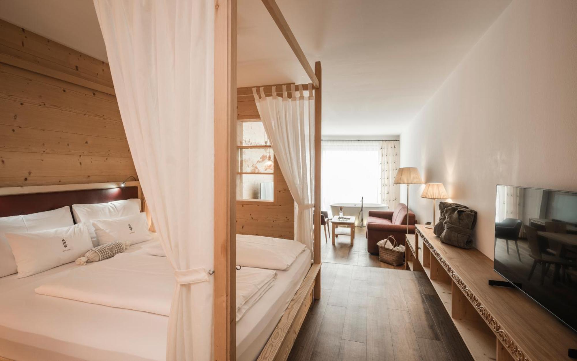 Alpenheim Charming & Spa Hotel Ortisei Ngoại thất bức ảnh